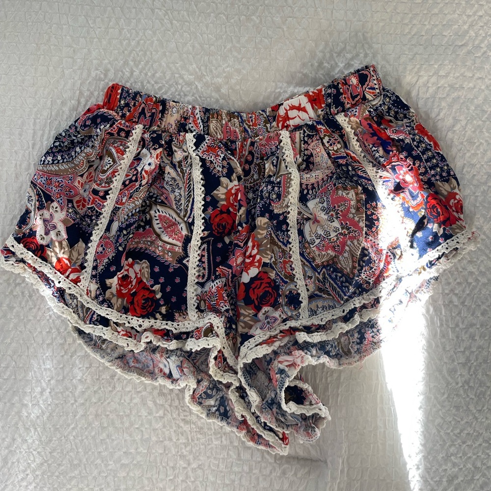 FLOWY SHORTS